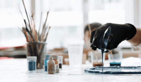 Nhựa Resin Là Gì? Cẩm Nang Từ A-Z Cho Bạn 