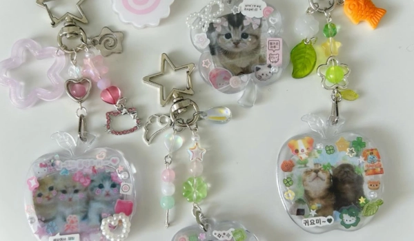 Móc khóa resin phong cách Y2K